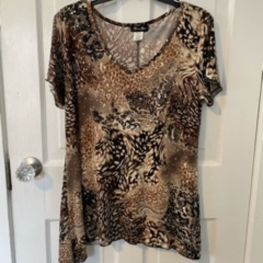 Brittany Black Animal Print Sequin V Neck Short Sleeve Top Size Large (L)